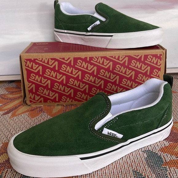 Vans WMNS Knu Slip
Green/True White
VN0009QDBGN
Sneakers - Picture 15 of 16